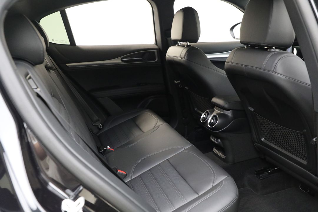 2025 Alfa Romeo Stelvio