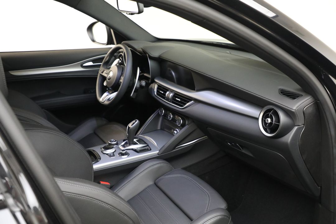 2025 Alfa Romeo Stelvio