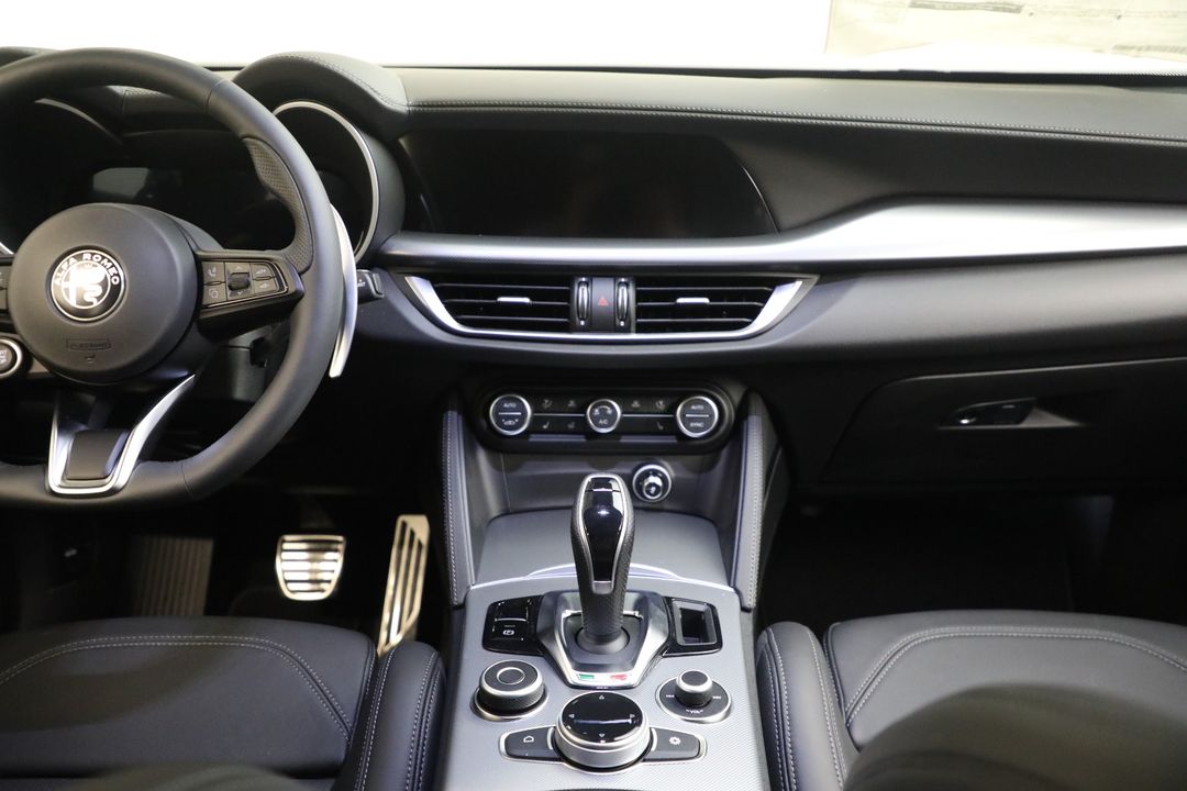 2025 Alfa Romeo Stelvio