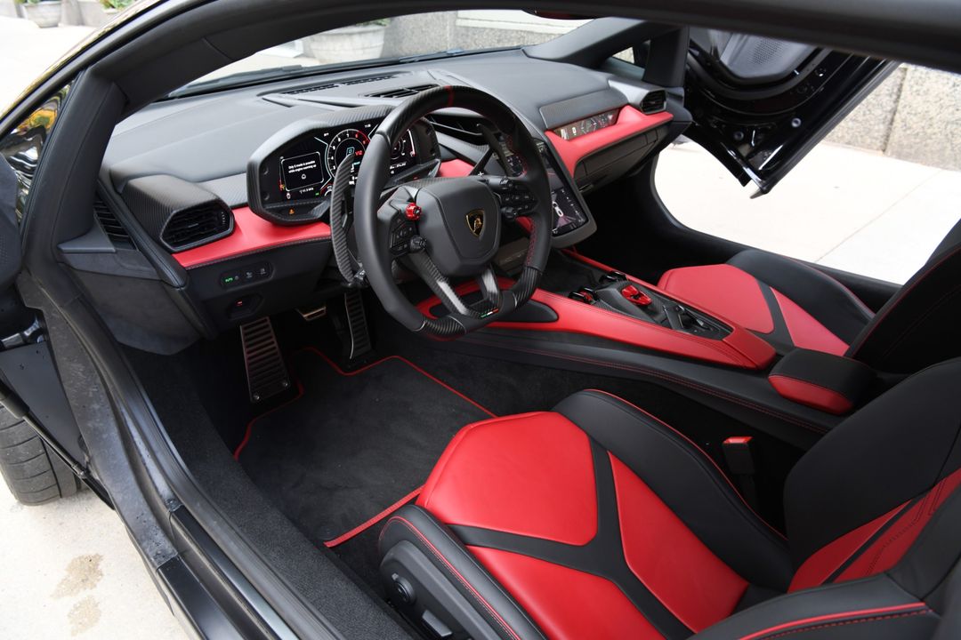 2024 Lamborghini Revuelto