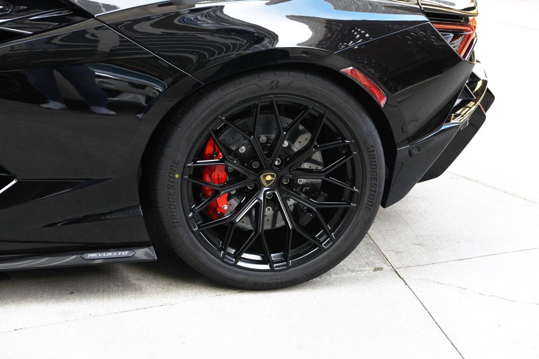 2024 Lamborghini Revuelto