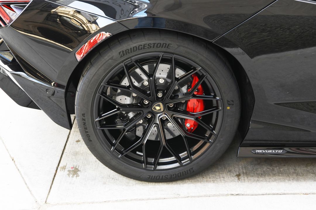 2024 Lamborghini Revuelto