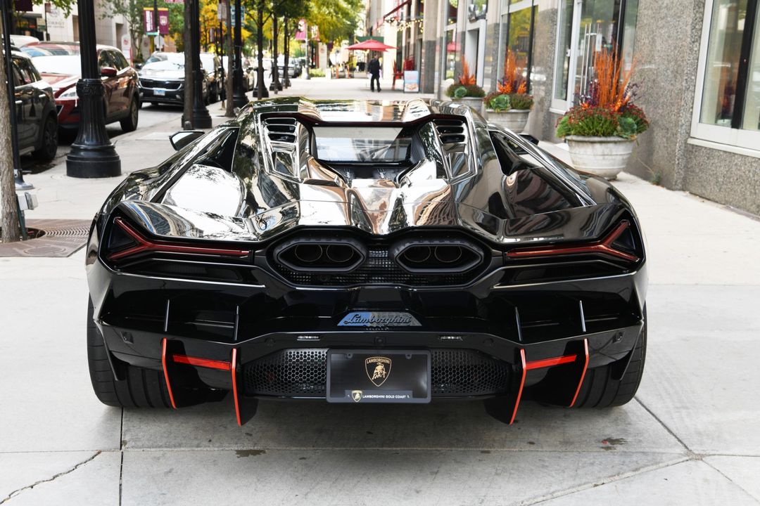 2024 Lamborghini Revuelto