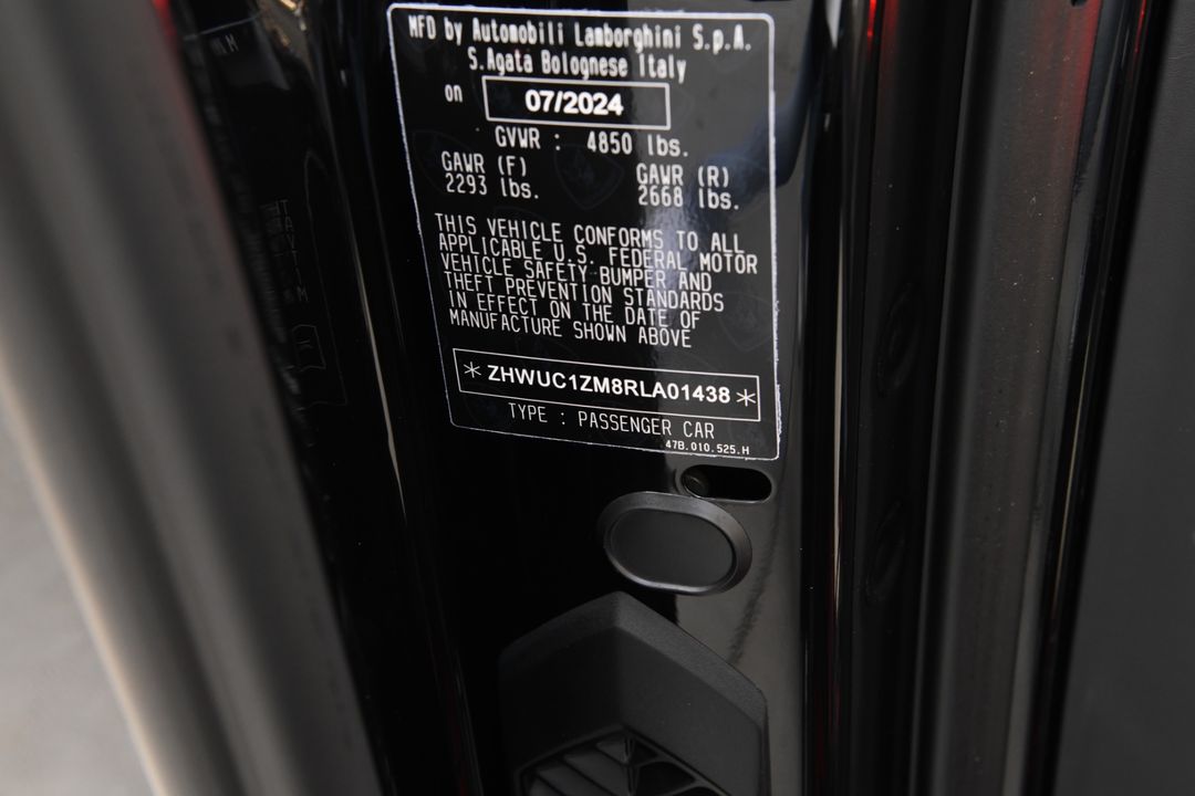 2024 Lamborghini Revuelto
