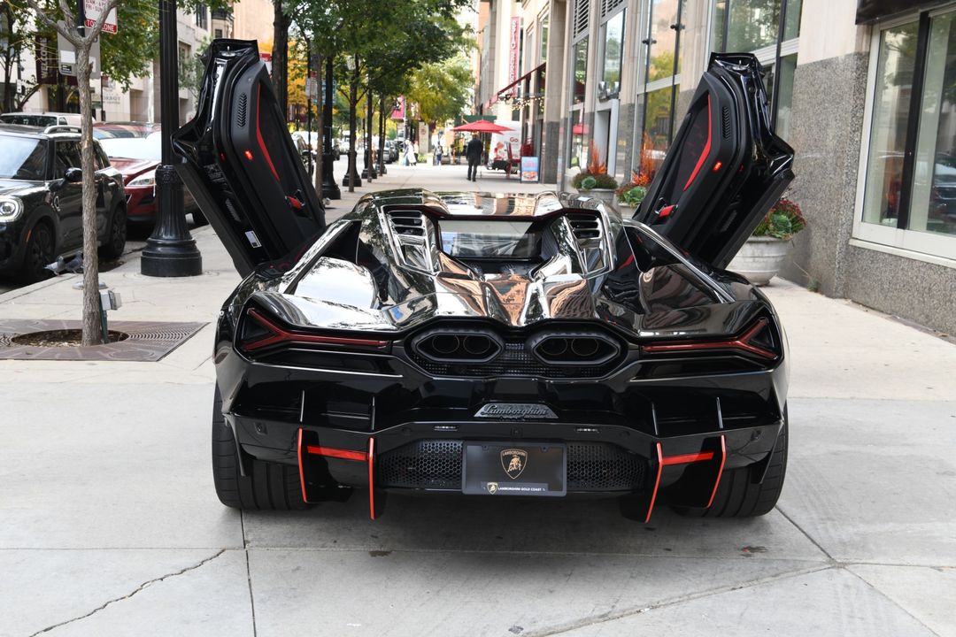 2024 Lamborghini Revuelto