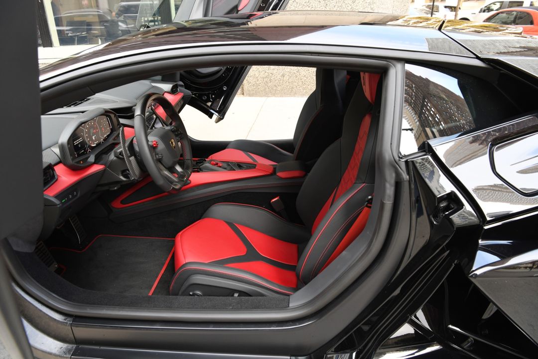 2024 Lamborghini Revuelto