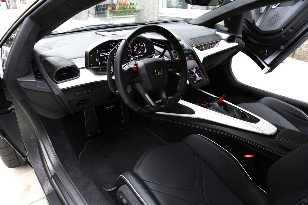 2024 Lamborghini Revuelto