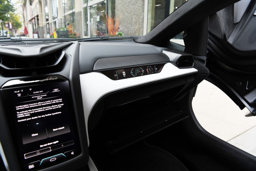 2024 Lamborghini Revuelto