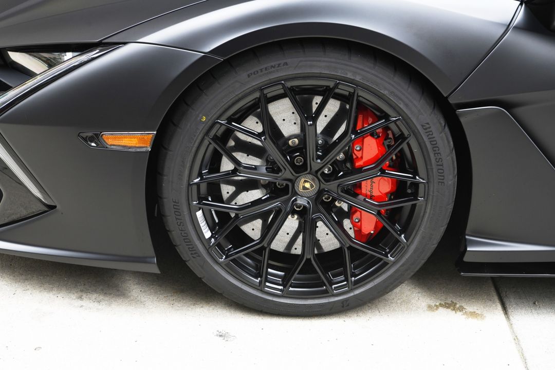 2024 Lamborghini Revuelto