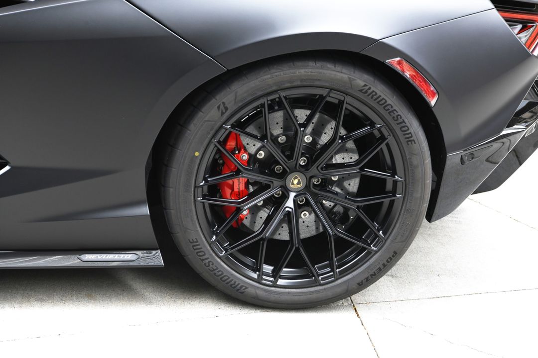 2024 Lamborghini Revuelto