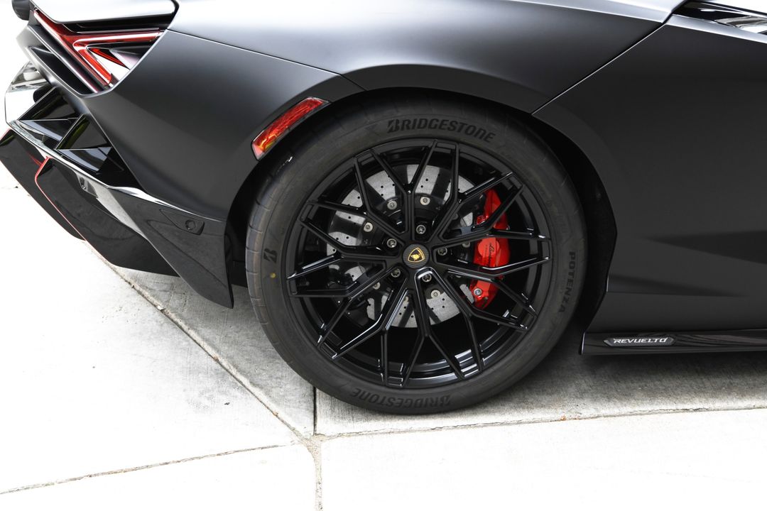 2024 Lamborghini Revuelto