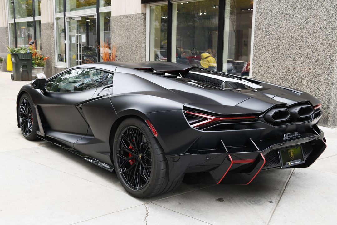 2024 Lamborghini Revuelto