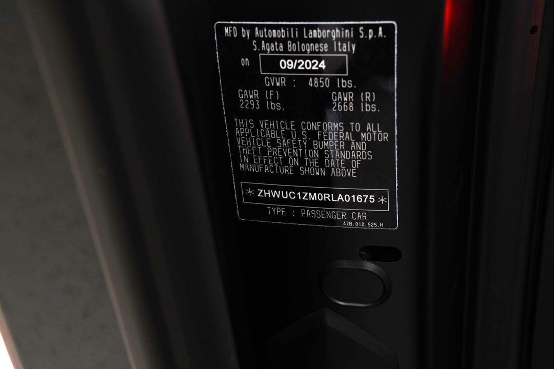 2024 Lamborghini Revuelto