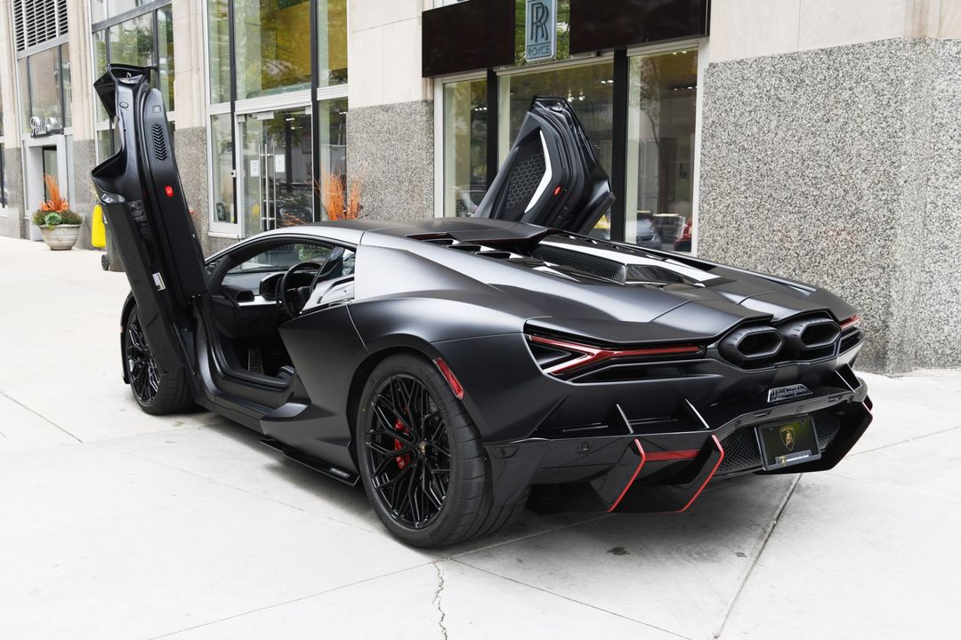 2024 Lamborghini Revuelto