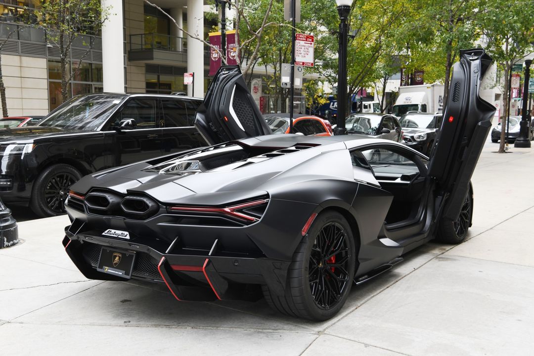 2024 Lamborghini Revuelto