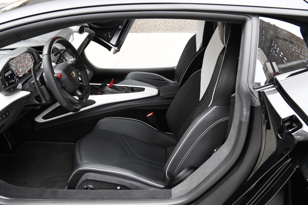 2024 Lamborghini Revuelto