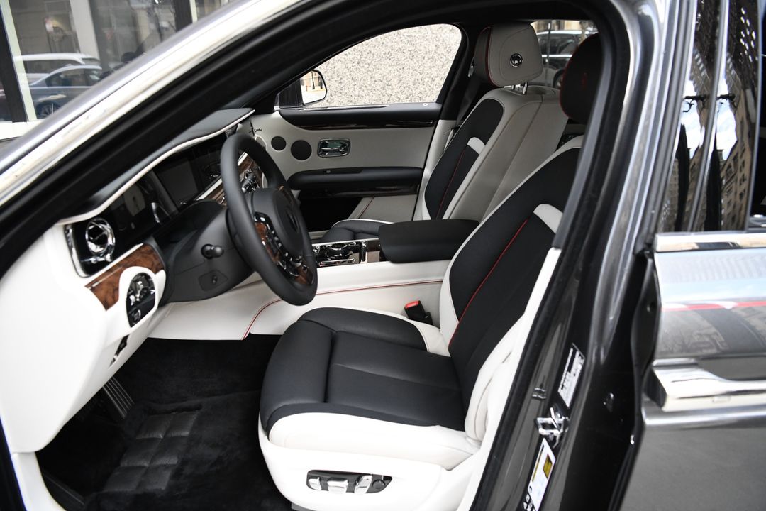 2025 Rolls-Royce Ghost