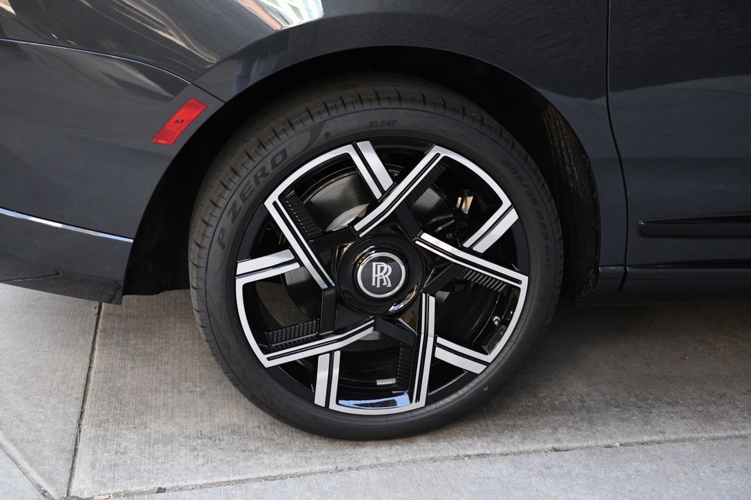 2025 Rolls-Royce Black Badge Cullinan