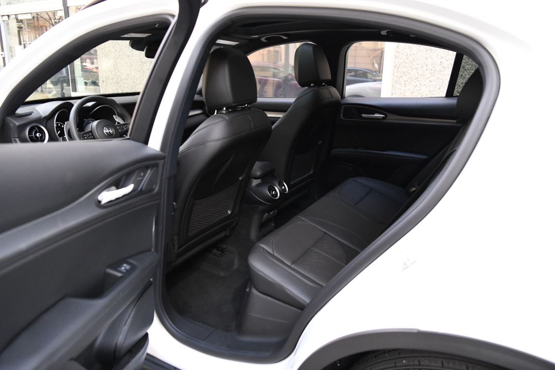 2025 Alfa Romeo Stelvio