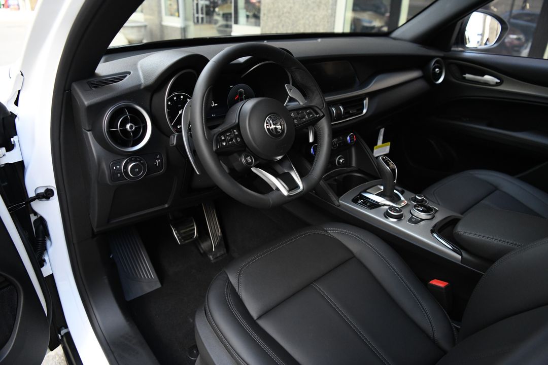 2025 Alfa Romeo Stelvio