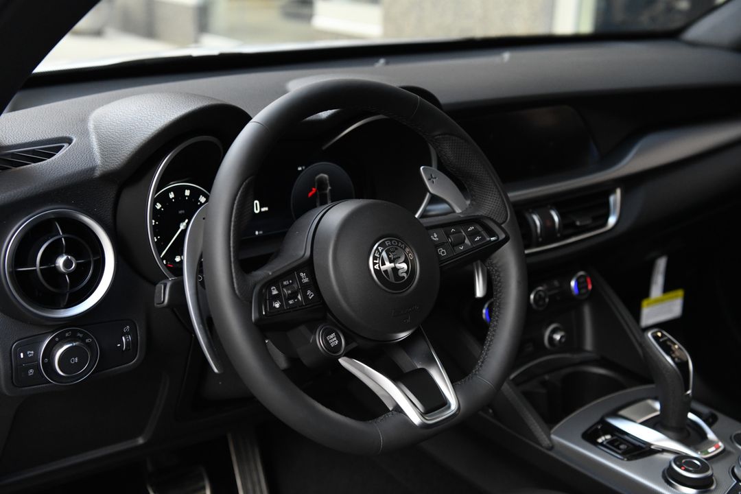 2025 Alfa Romeo Stelvio