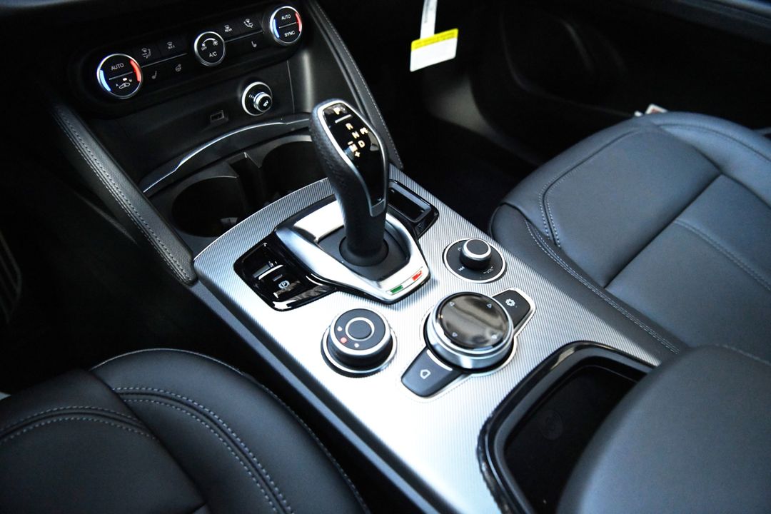 2025 Alfa Romeo Stelvio