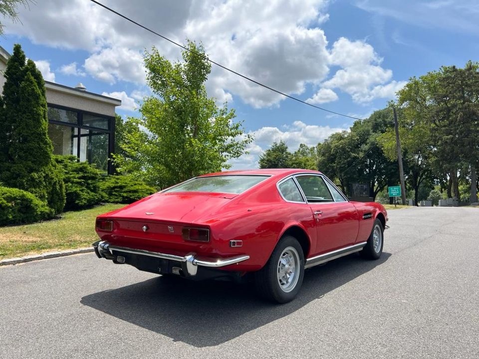 1971 Aston Martin DBS