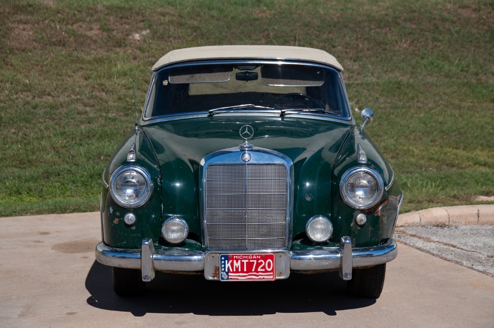 1957 Mercedes-Benz 220S