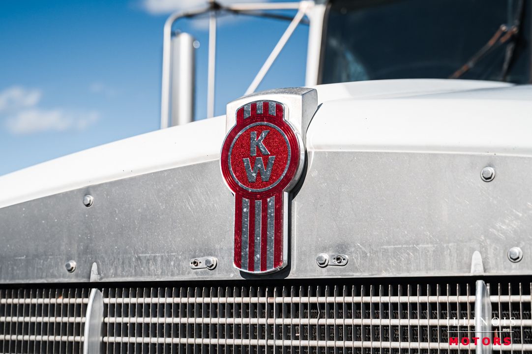 2012 Kenworth T-800 TRI-AXL DAY CAB