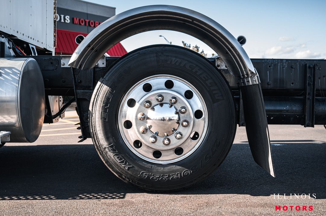 2012 Kenworth T-800 TRI-AXL DAY CAB
