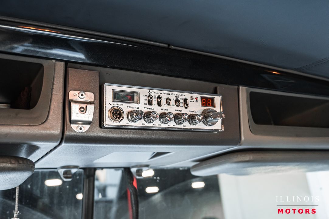 2012 Kenworth T-800 TRI-AXL DAY CAB