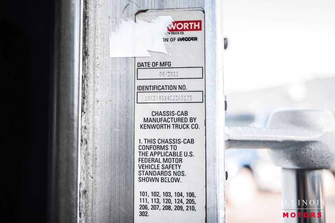 2012 Kenworth T-800 TRI-AXL DAY CAB