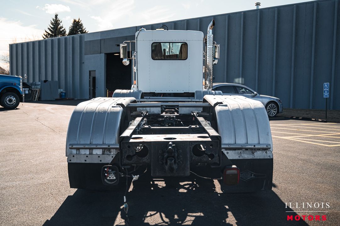 2012 Kenworth T-800 TRI-AXL DAY CAB
