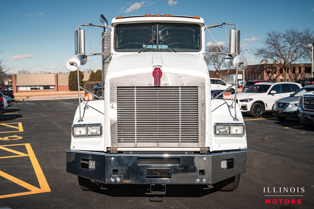 2012 Kenworth T-800 TRI-AXL DAY CAB