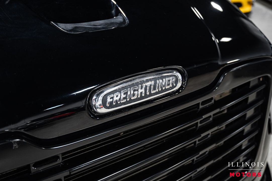 2005 Freightliner M2 106