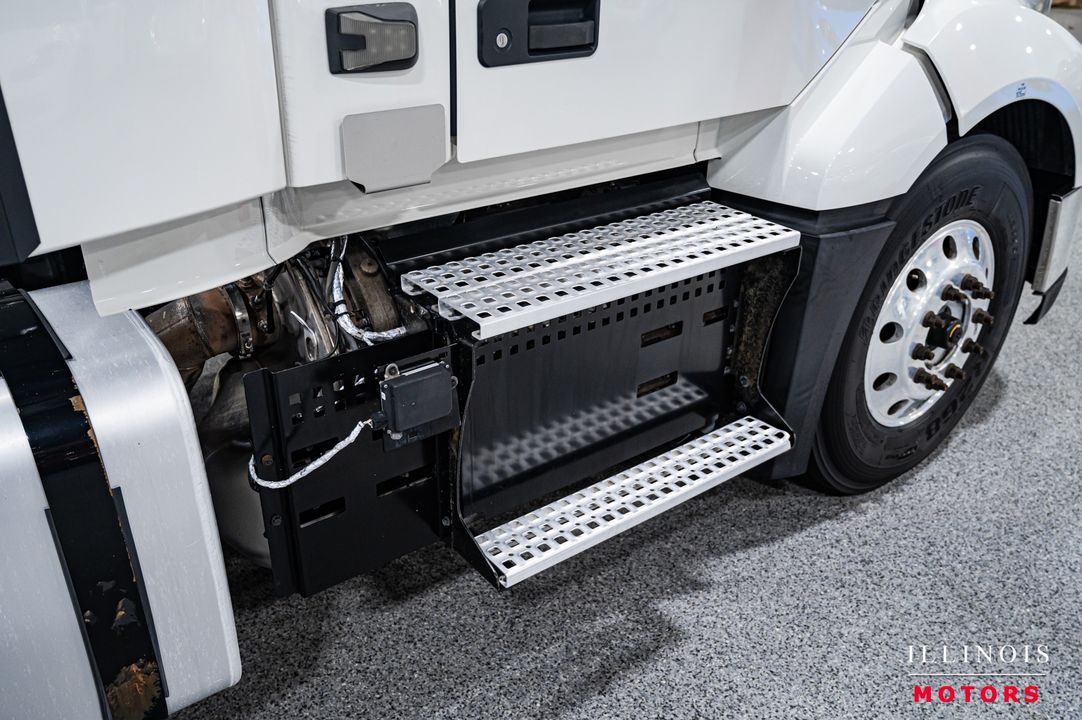 2020 Volvo VNL300