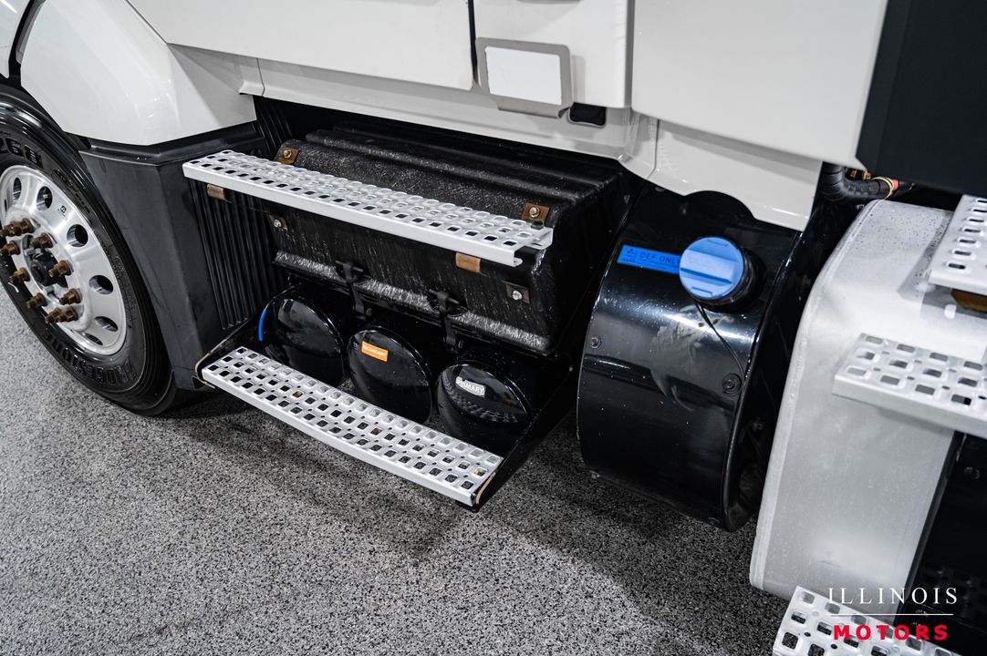 2020 Volvo VNL300