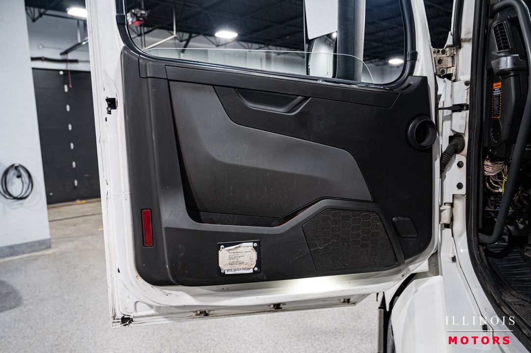 2020 Volvo VNL300