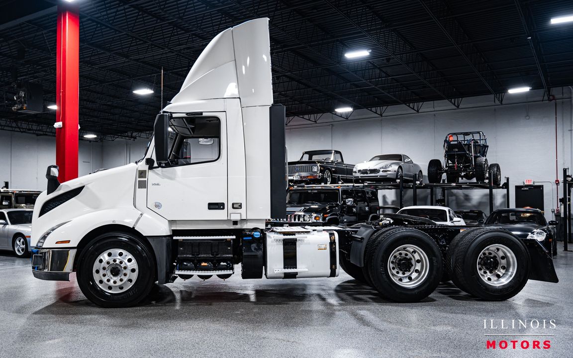 2020 Volvo VNL300