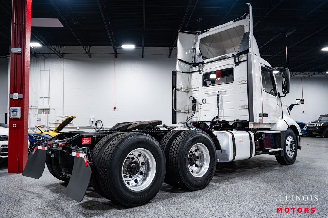 2020 Volvo VNL300