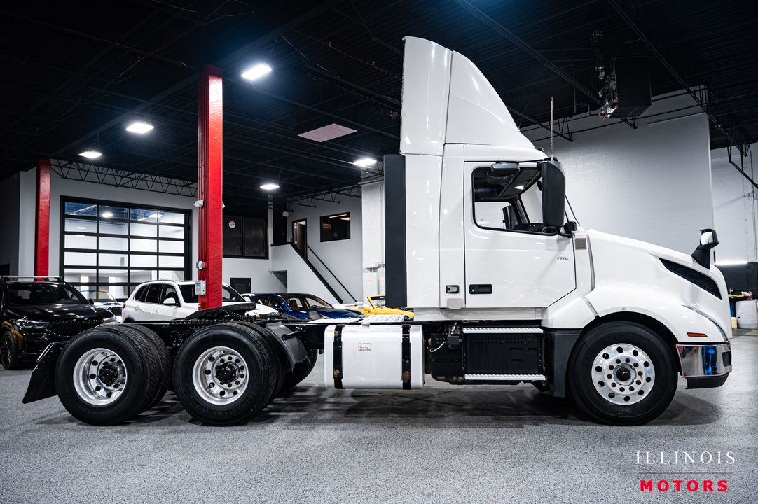 2020 Volvo VNL300