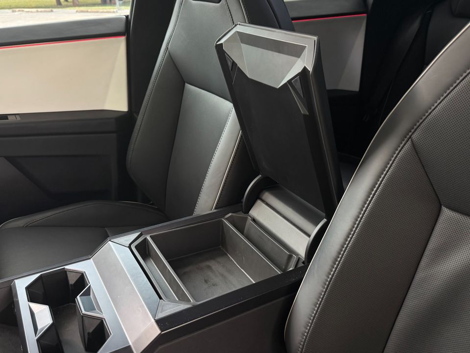 2024 Tesla Cybertruck