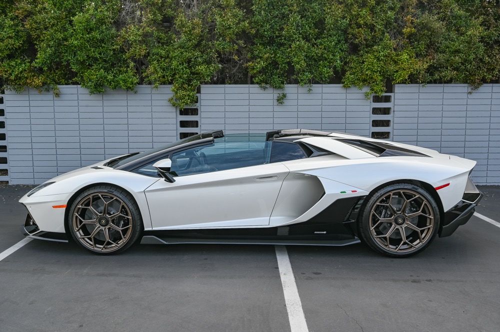2022 Lamborghini Aventador Ultimae