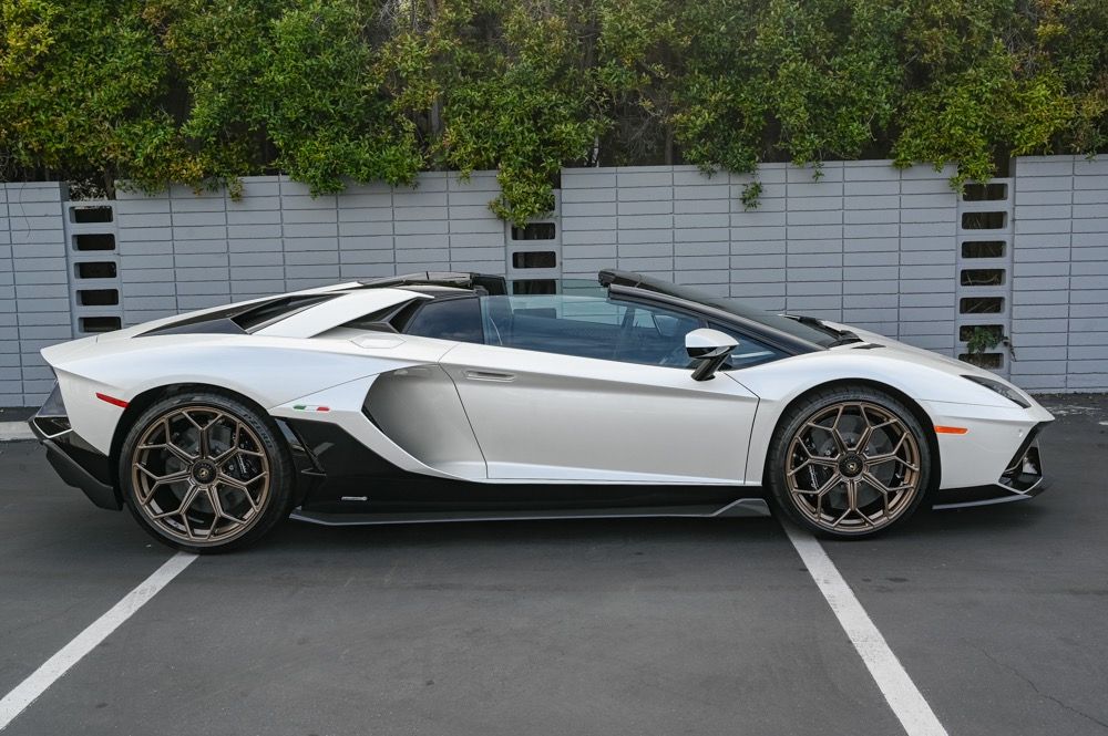 2022 Lamborghini Aventador Ultimae