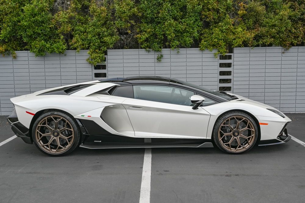 2022 Lamborghini Aventador Ultimae