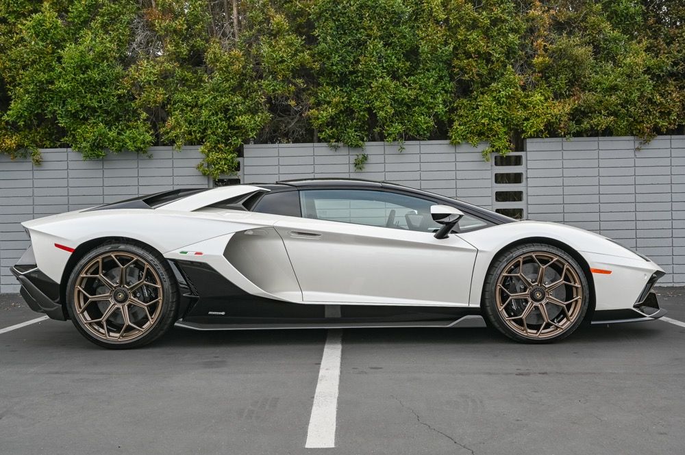 2022 Lamborghini Aventador Ultimae
