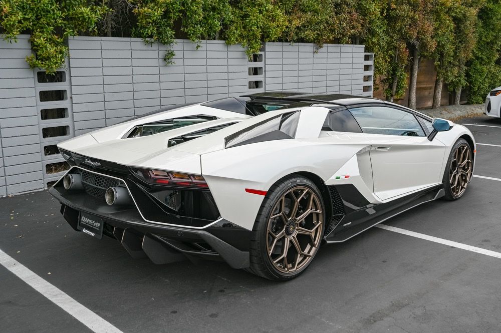 2022 Lamborghini Aventador Ultimae