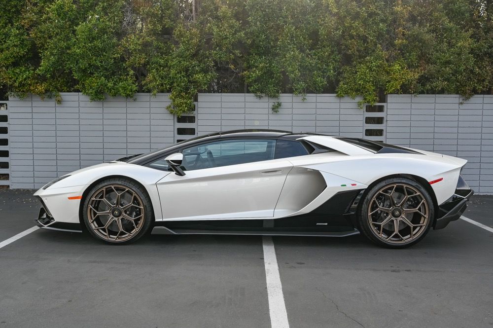 2022 Lamborghini Aventador Ultimae