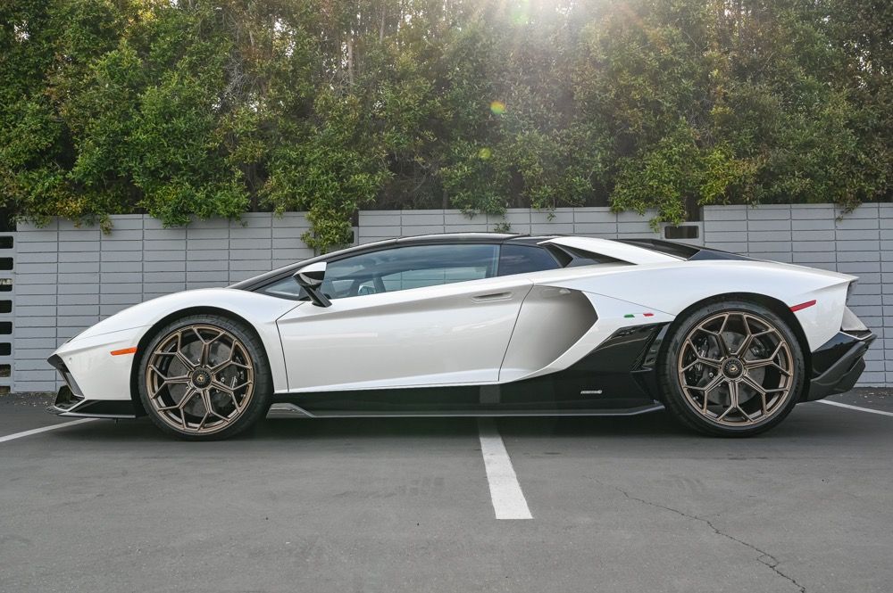 2022 Lamborghini Aventador Ultimae