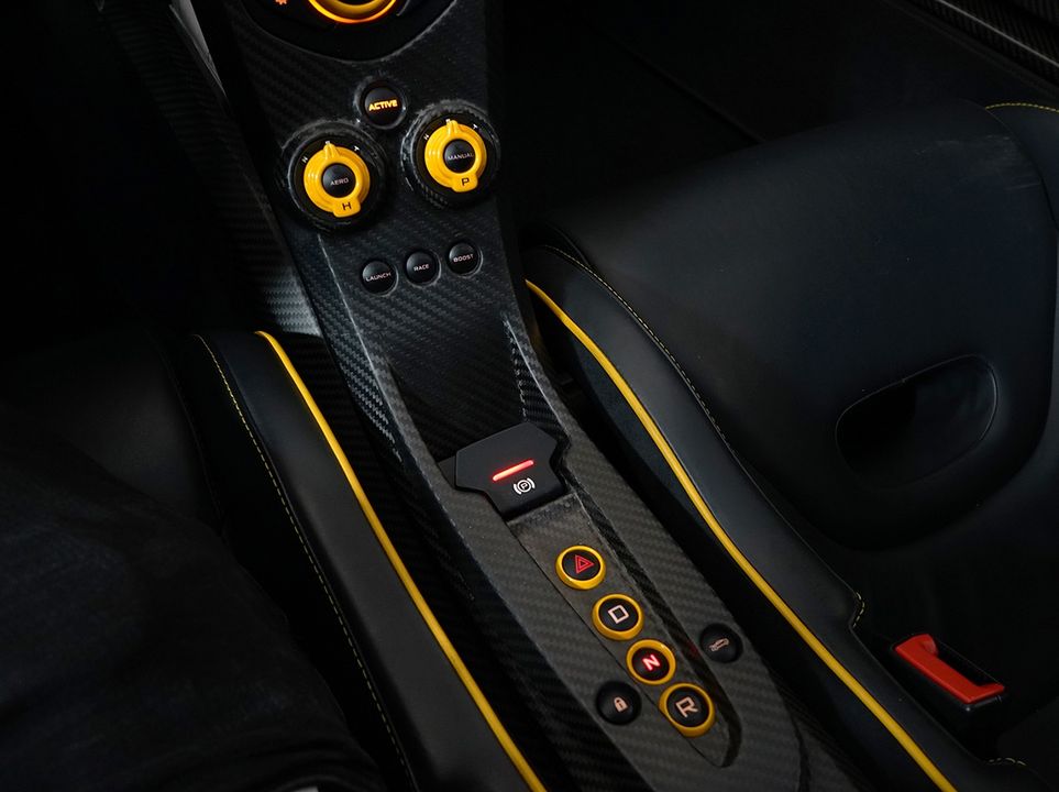 2013 McLaren P1